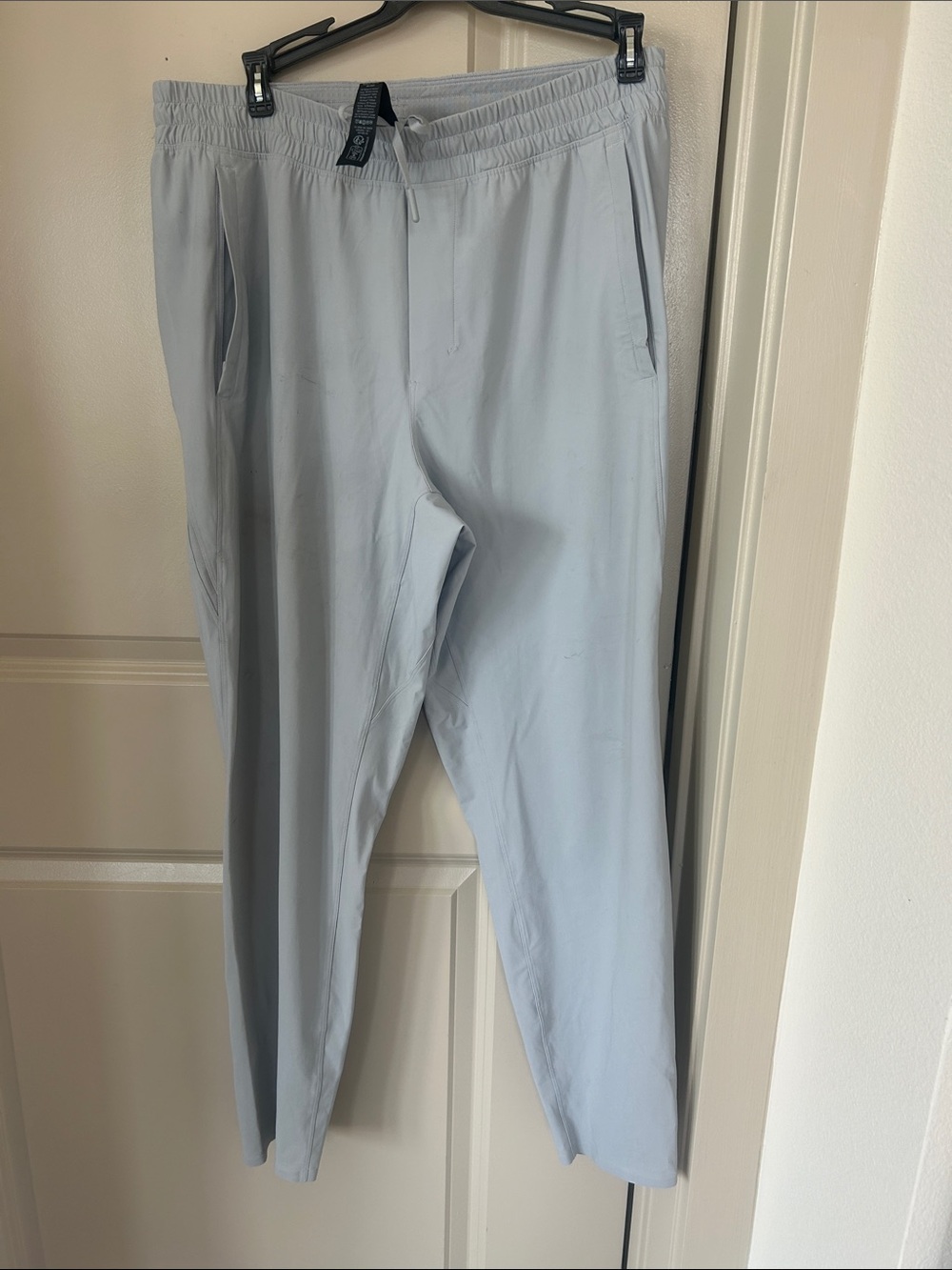 LULULEMON  athletica Men's Light Gray Performance Jogger Pants